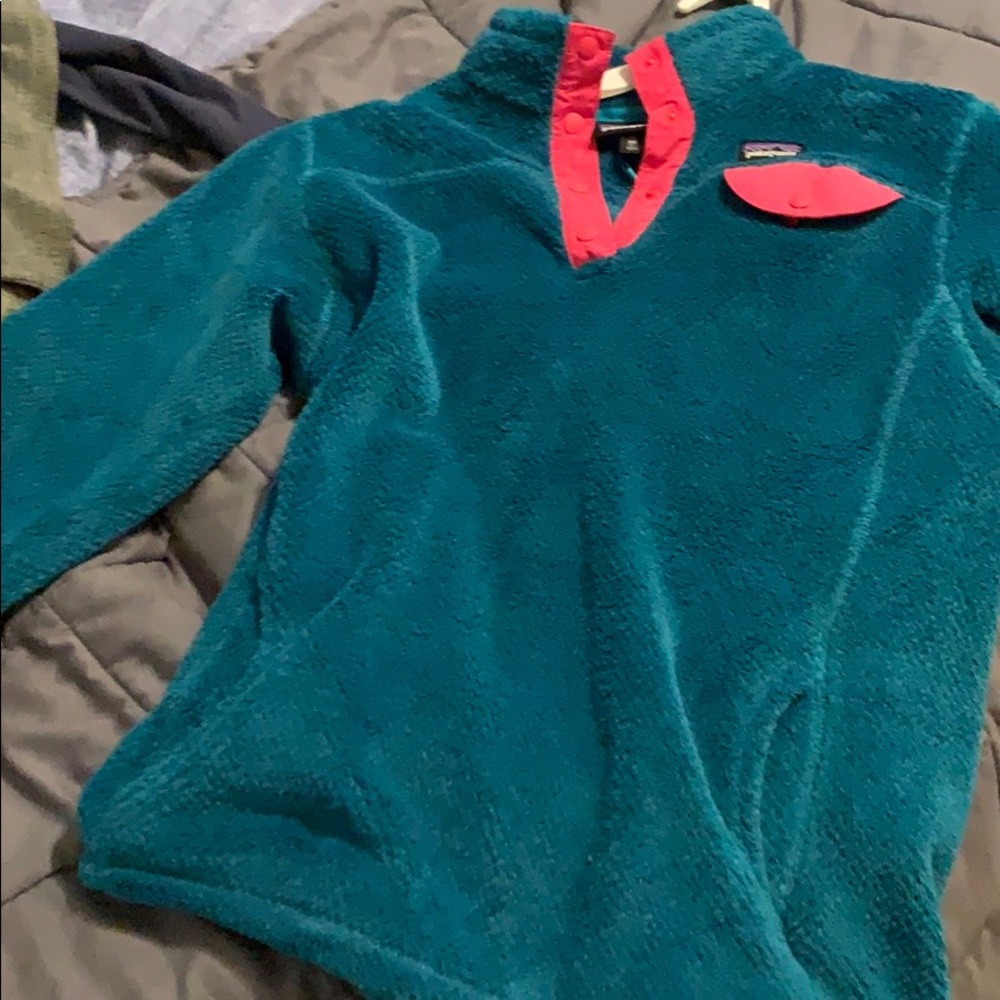 Patagonia blue and pink pull over